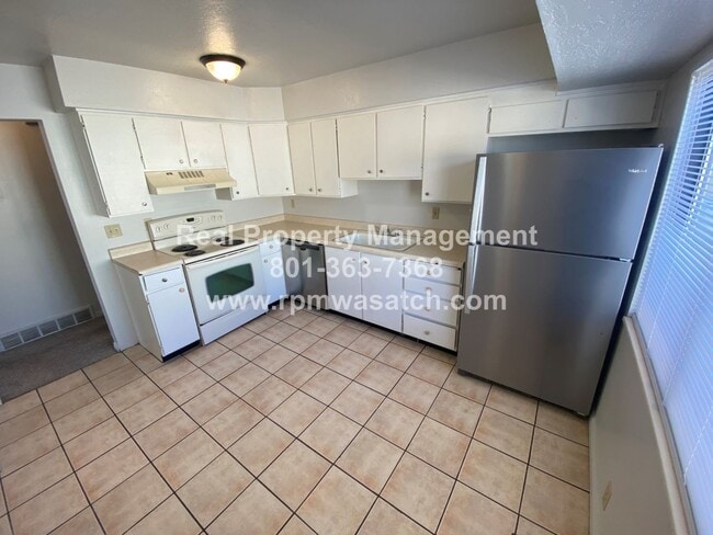 Photo - Check out This 3 Bedroom 1.5 bathroom Dupl...