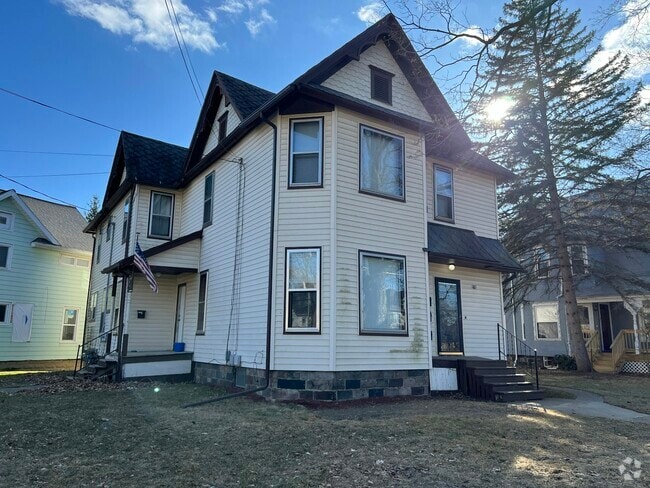 Building Photo - 218 E Erie St Unit 4 Rental