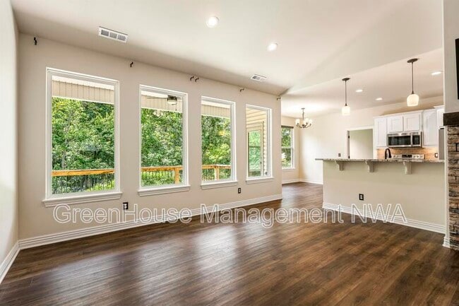 Photo - 6 Lyneham Ln