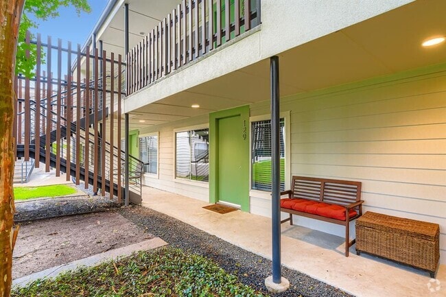 Building Photo - 2200 Dickson Dr Unit 129 Rental