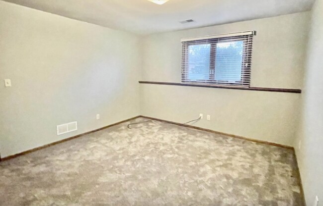 Photo - 5910 Thatcher Dr