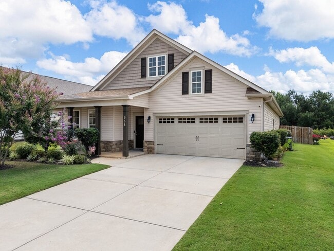 Building Photo - Beautiful 4 BR, 2 BA Home, 2 Car Garage wi...