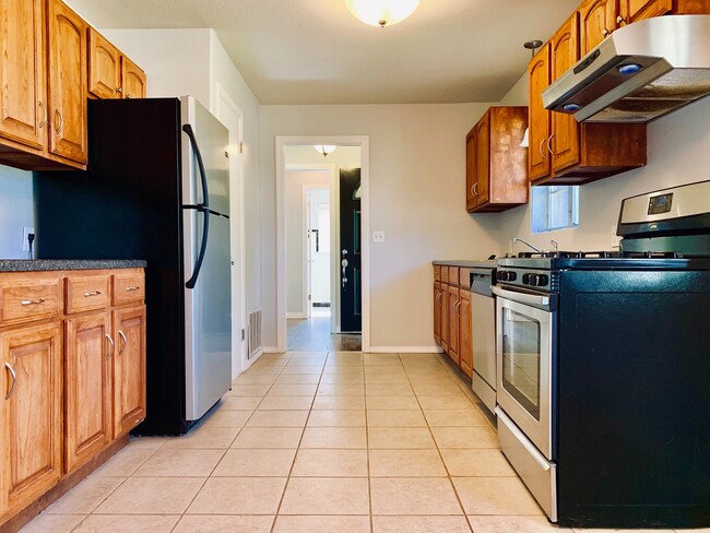 Photo - MI Awesome 3BD 2BA Home with HUGE Primary Bedroom in Lakewood Addition!!