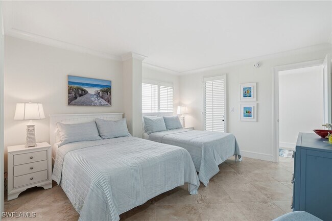 Building Photo - 3443 Gulf Shore Blvd N Unit 814