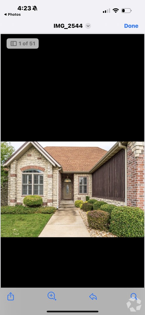 Building Photo - Awesome 5 bedroom home