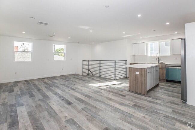 Building Photo - 543 N Virgil Ave Unit 541 1/2 Rental