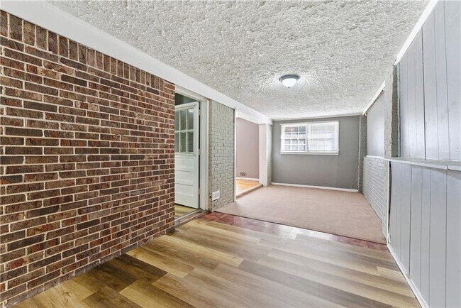 Photo - 1961 Valley Ridge Dr SW