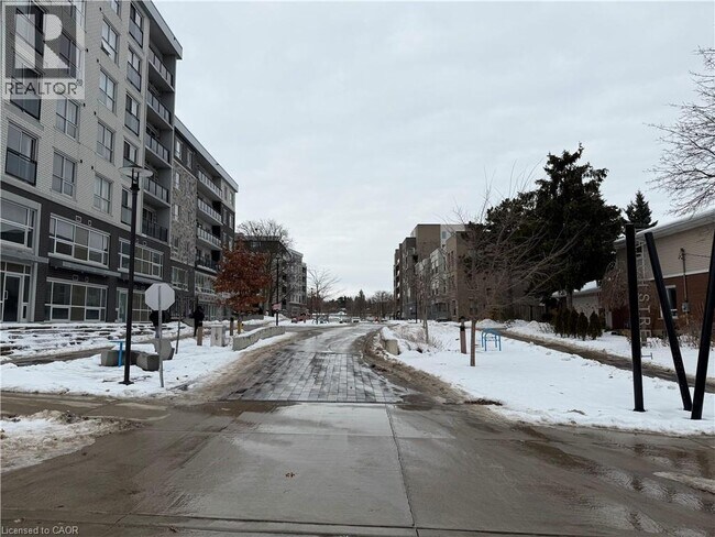 Photo - 275 Larch St Unité B112