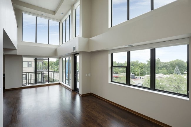 Ellipse on Excelsior and E2 apartments — community photo