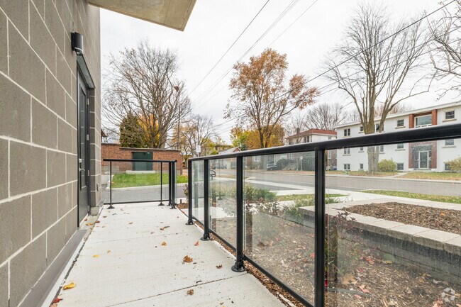 2BR, 2BA - 1,007SF - Patio - E-LEVEN