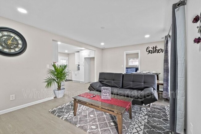 Photo - 2620 Englehardt St