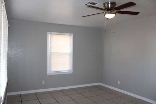 Photo - 3 or 4 bedrooms! Your Choice!