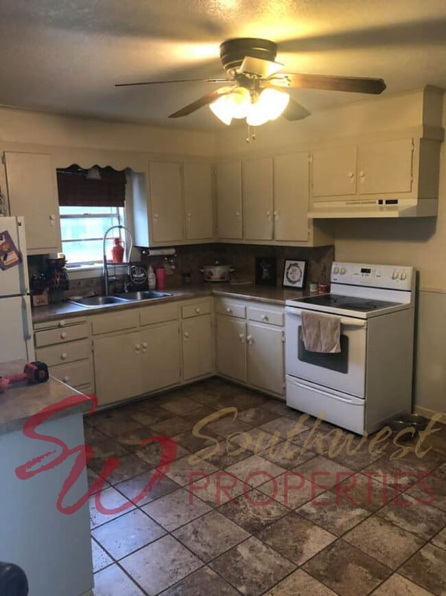 Photo - 2 Bedroom, 1 Bathroom with Awesome Backyard