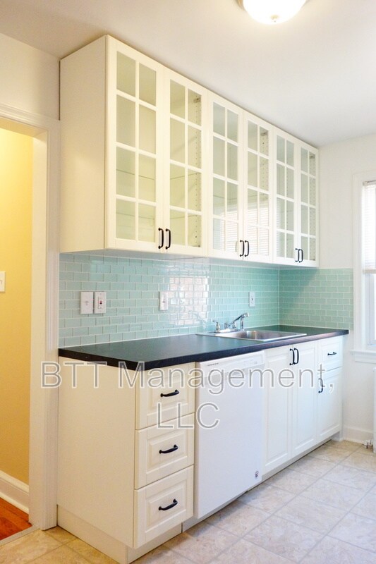 Building Photo - 812 Greenwood Cir Unit #6