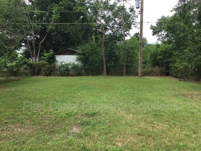 Photo - 404 S Burdick St