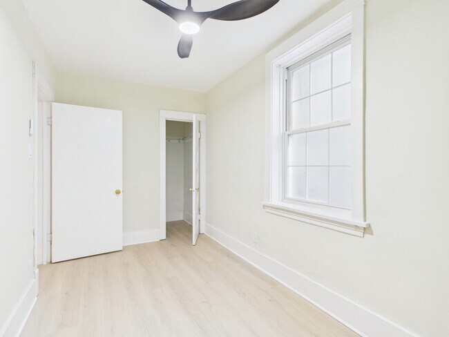 Photo - 1541 W Barry Ave