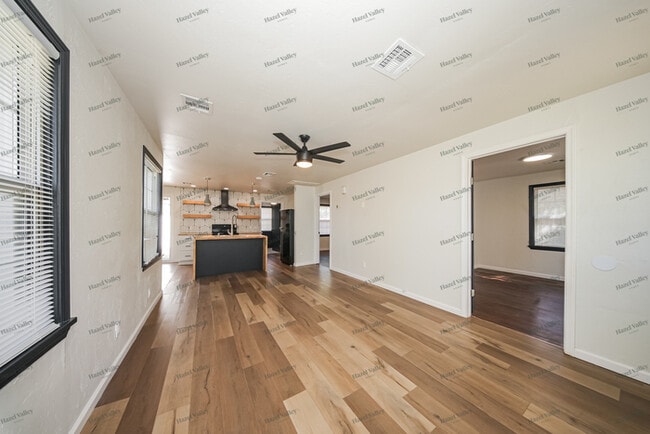 Photo - 131 W Rich St