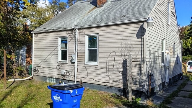 Photo - 3 bedroom, 1 bathroom Now Available!