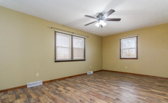 Photo - 404 Elm Tree Dr