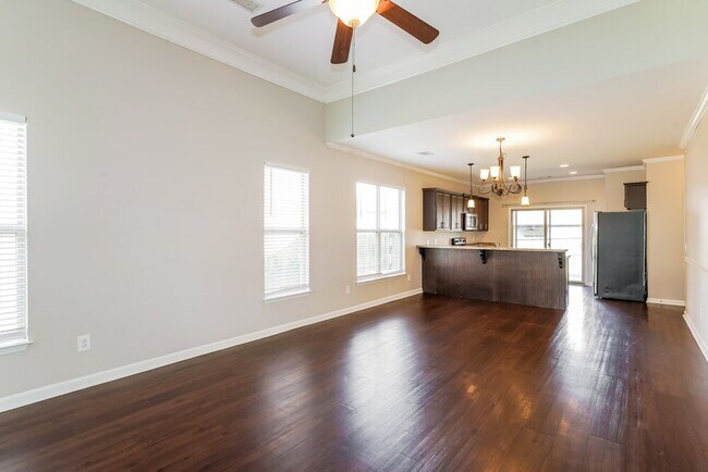 Photo - 102 England Pl