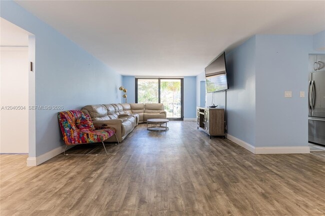 Photo - 290 174th St Unit 318