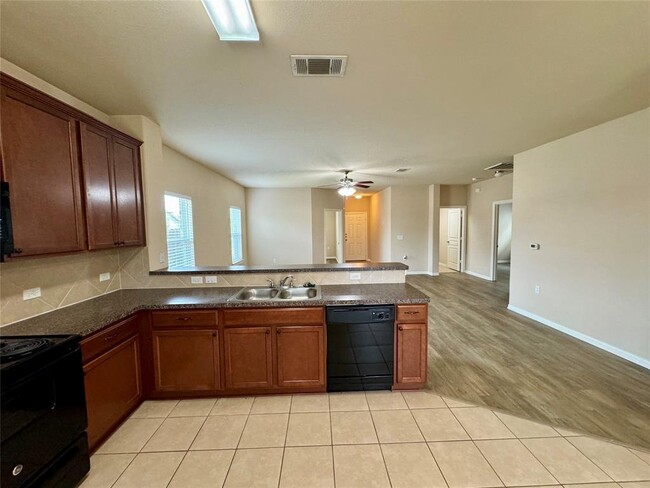 Photo - 3301 Stirrat St