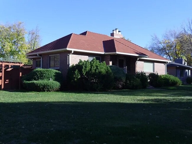 Building Photo - 2580 N Monaco St Pkwy