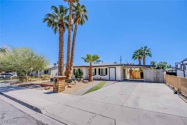 Photo - 1046 E Hassett Ave