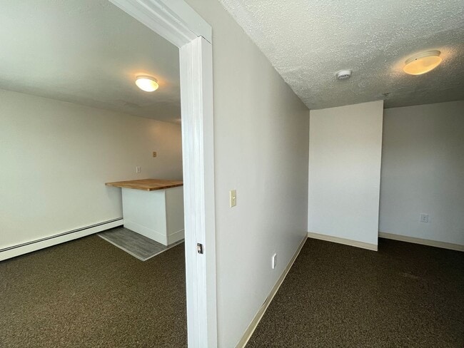 Building Photo - 251 Pine St Unit 303