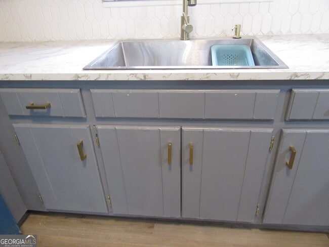 Photo - 613 Windsor Dr SE