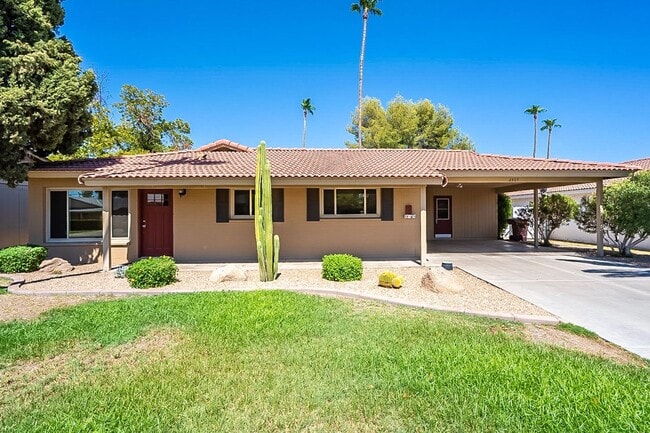 Building Photo - South Scottsdale with Views of Camelback! Rental