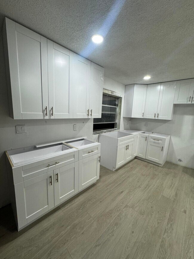 Photo - 6260 SW 6th St