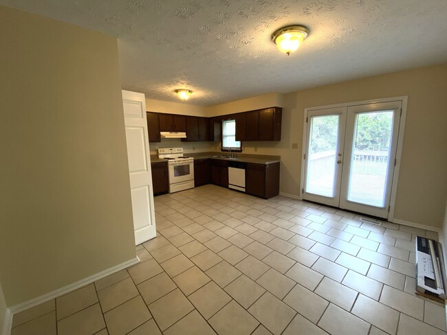 Photo - 1505 Kelly Cir