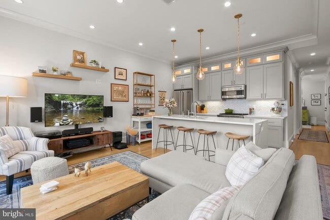 Building Photo - 408 M St NW Unit 3A