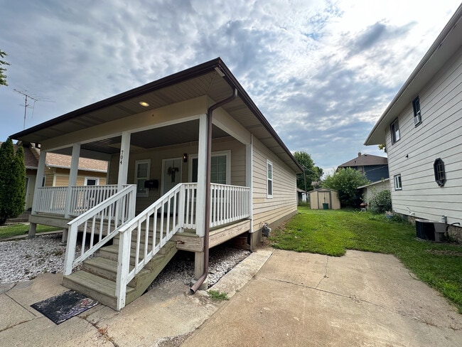 Photo - 704 N Duluth Ave