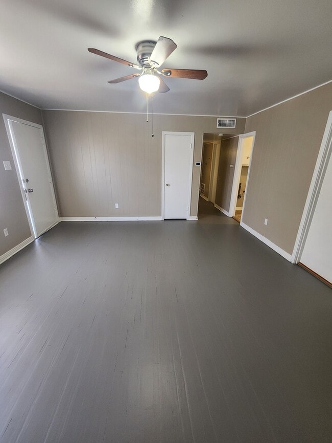 Photo - 3 bed 2 bath 1 car garage