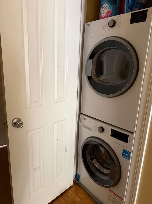 Photo - Charming 4 bedroom-No Broker Fee