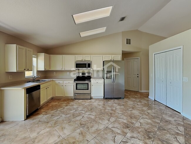 Photo - 757 SW McCoy Ave