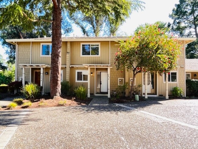 Move-in Ready 2BD/2.5BA Townhome in Westsi... - Move-in Ready 2BD/2.5BA Townhome in Westsi...