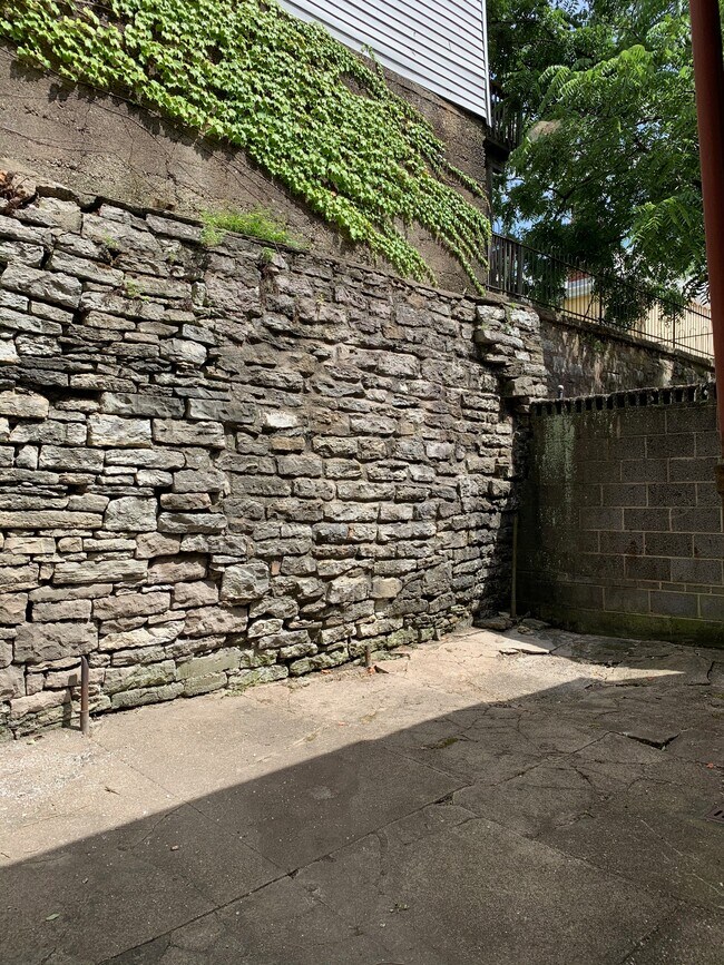 Photo - 2210 Victor St