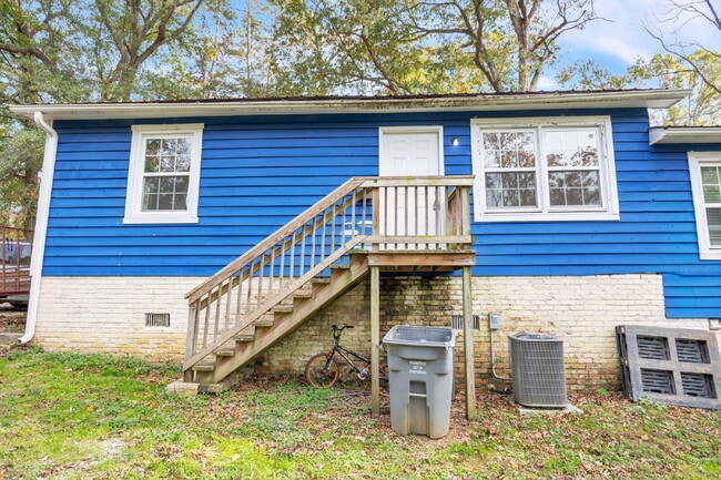 Building Photo - Charming 2-Bedroom Retreat in Spartanburg'... Rental