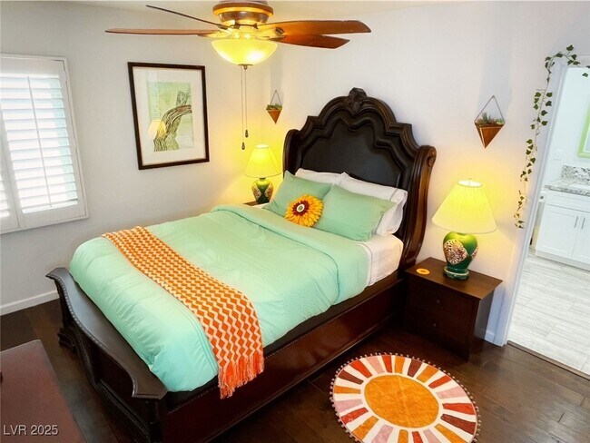 Photo - 1932 Hassett Ave