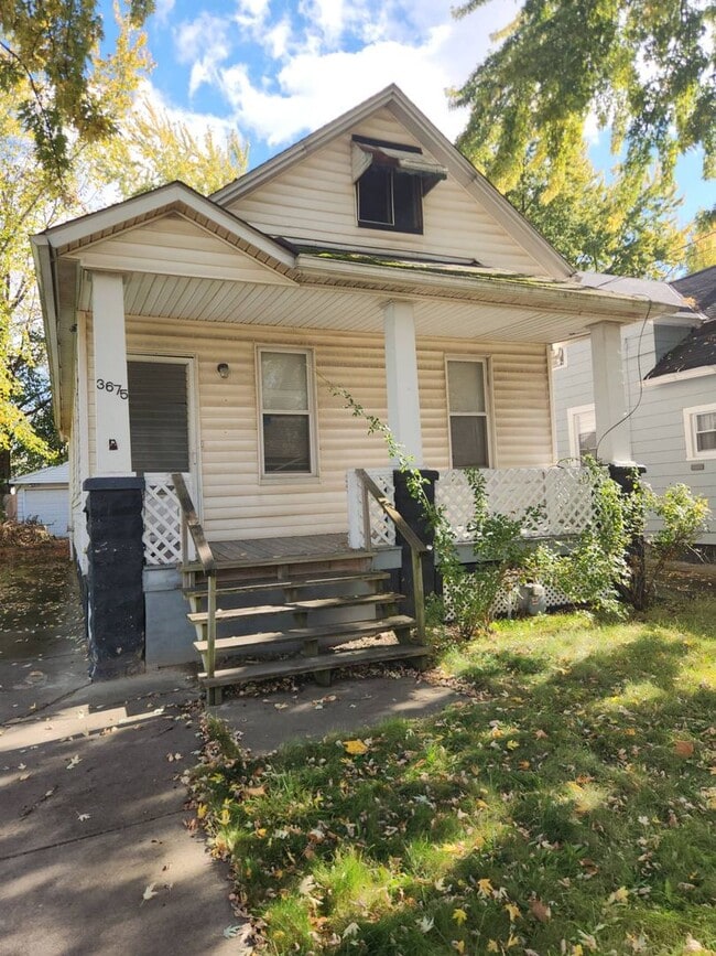 Building Photo - Charming 3-Bedroom Unit in Prime Location