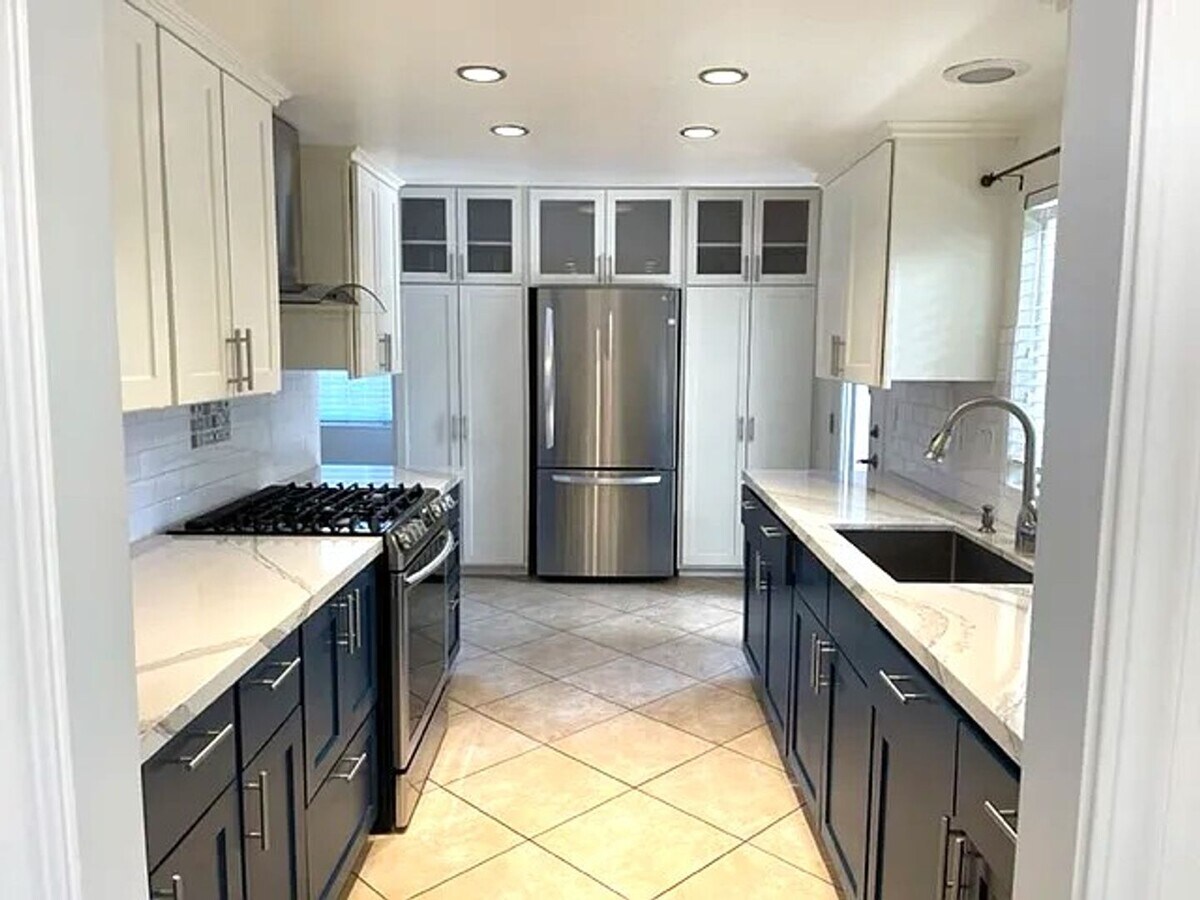 Photo - 2051 Burnside Dr