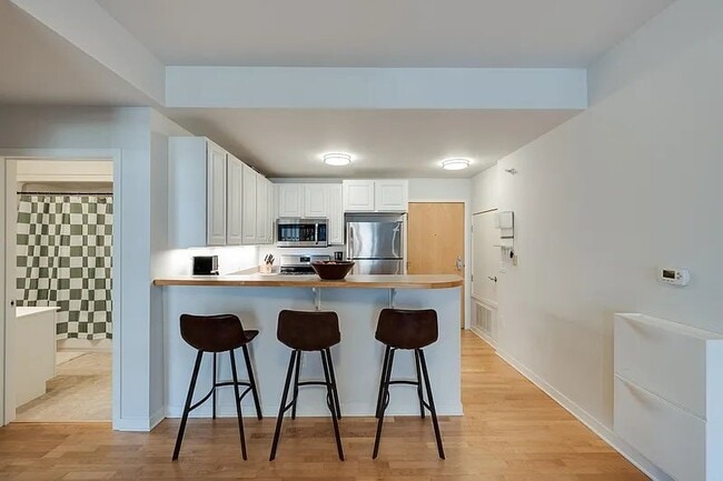 360 W Washington Ave Unit 713
