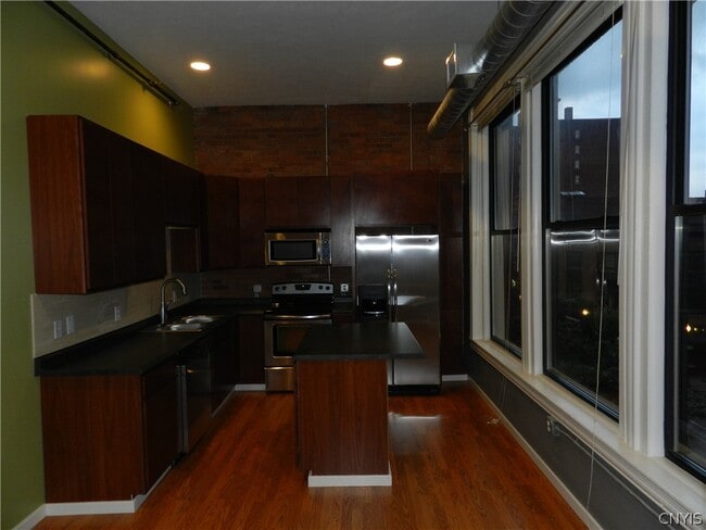 Photo - 317 S Clinton St