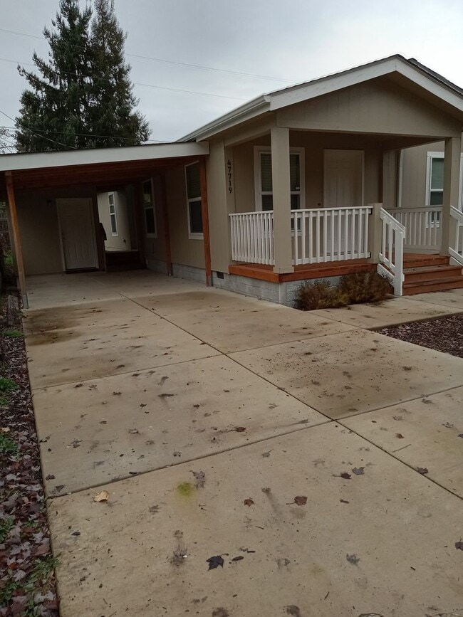 Photo - 47719 Fairyglen -3 bedroom / 2 Bath in Oakridge