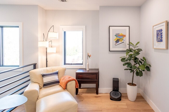 Building Photo - 78 Ethel Rd Unit ID1265765P Rental