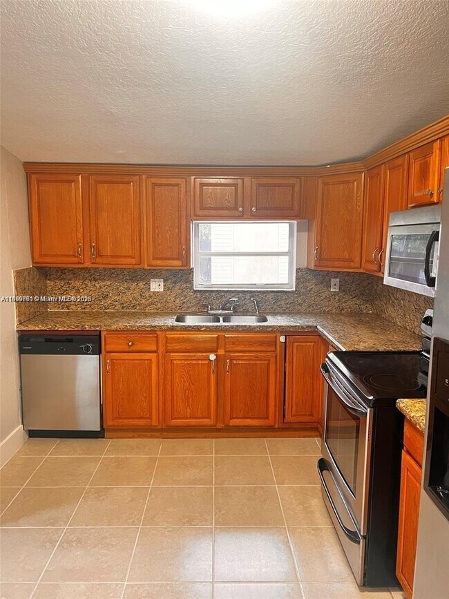 Photo - 7100 Park St