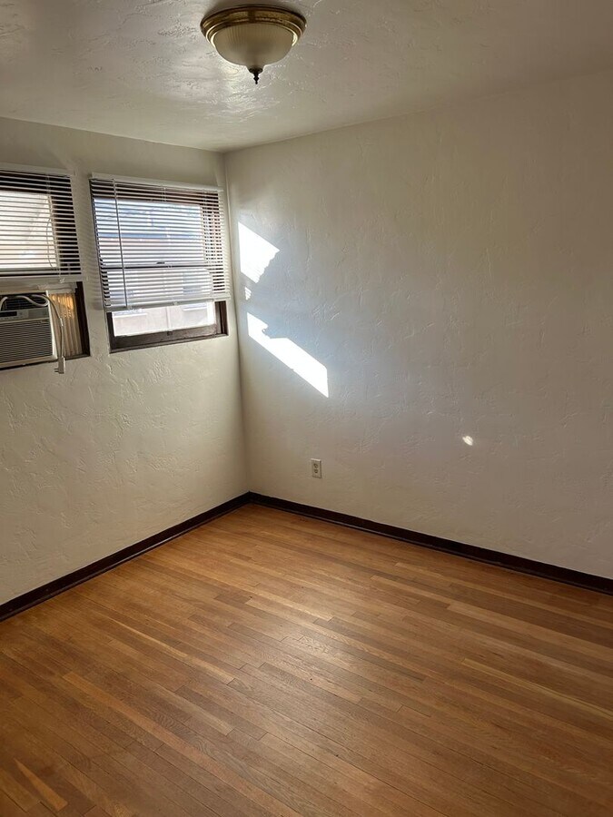 Photo - Illinois (4026-34) Unit 4032